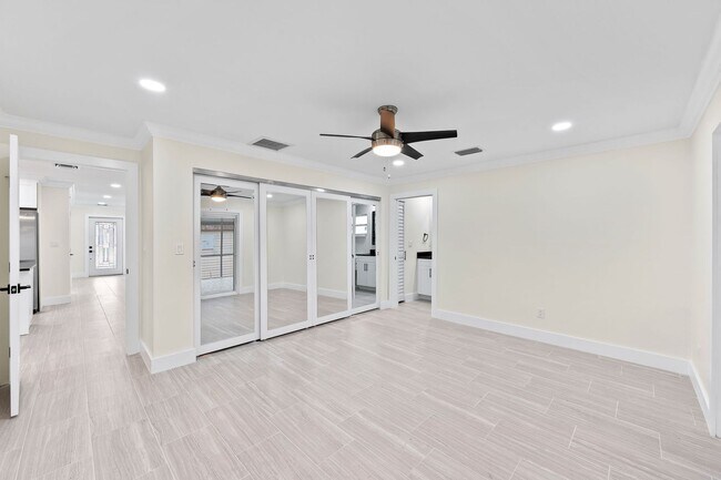 Building Photo - Naples Park - 3 Bedroom, 2 Bathroom - Annu...