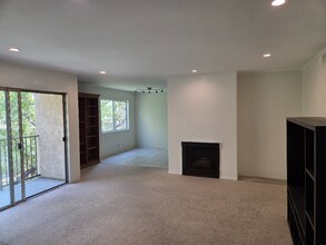 Building Photo - 621 Strand St