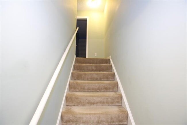 Building Photo - 2762 Farm Ln SE