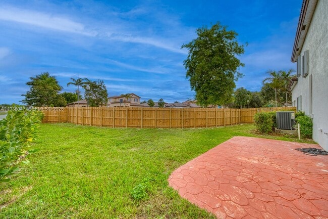 Building Photo - 2479 NE 4th St