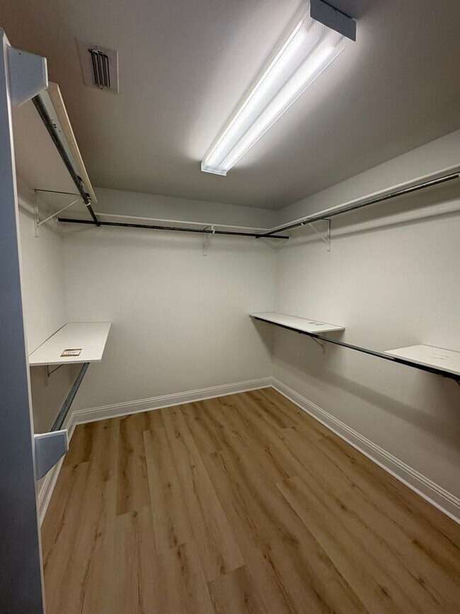 Building Photo - Great Gated Community Home