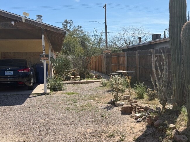 Building Photo - 2510 E Eastland St