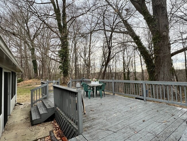 Building Photo - 2204 Merle St