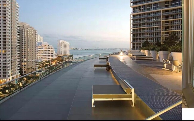 Building Photo - 485 Brickell Ave