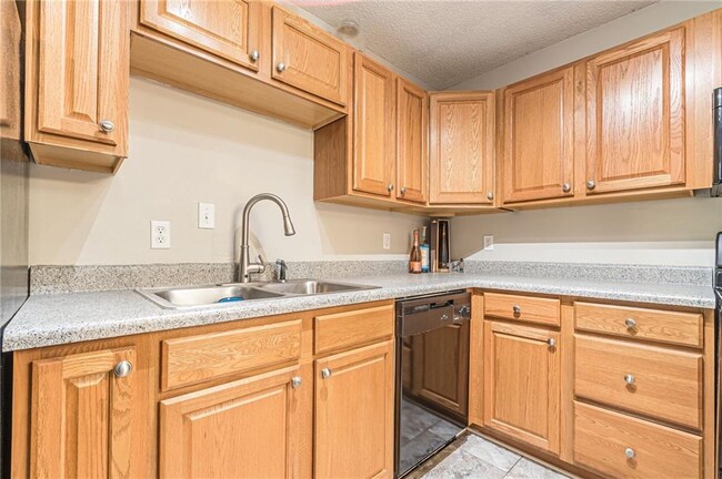 Building Photo - 448 McGill Pl NE