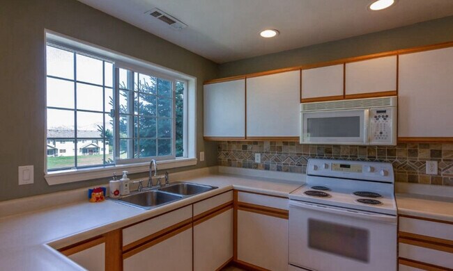 Primary Photo - 2940 W Villard St