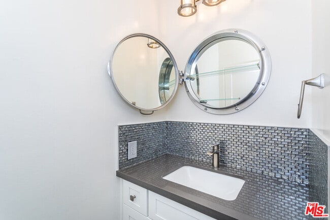 Building Photo - 1541 Selma Dr