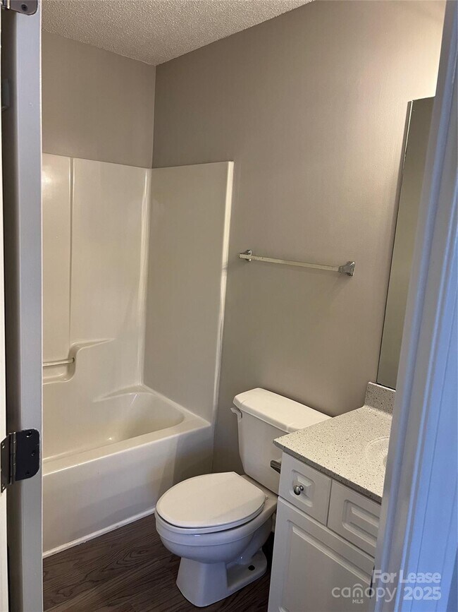 Building Photo - 6075 Cougar Ln