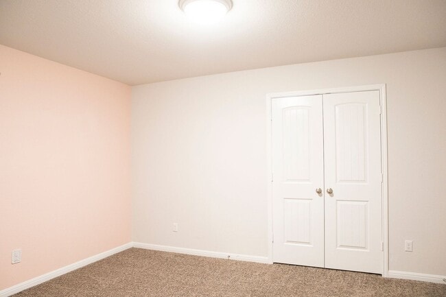 Building Photo - 3/2 Gorgeous Brick Home