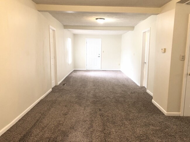Building Photo - 3 bed, 1 bath Home