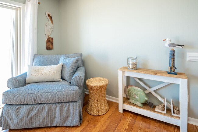 Building Photo - PERFECT FURNISHED RENTAL FOR A WINTER AT THE BEACH