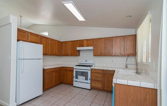 Building Photo - Charming Home For Rent