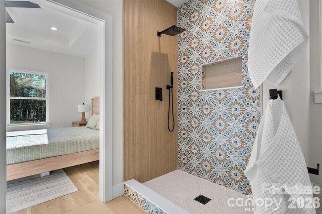 Building Photo - 548 Car Farm Rd