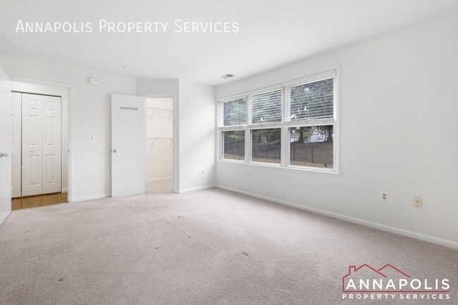 Building Photo - 10 Greystone Ct