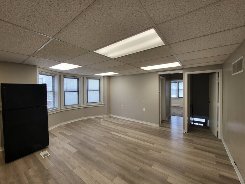 Building Photo - 2114 Darby Rd