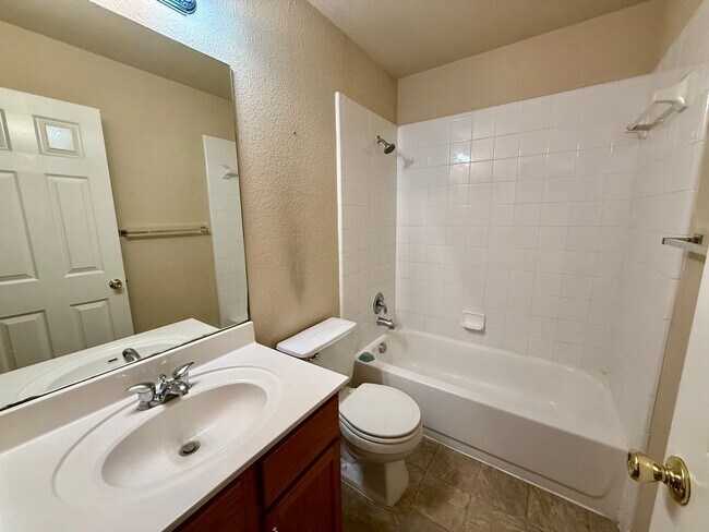 Building Photo - 346 Lucille