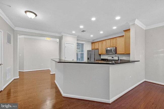 Building Photo - 44063 Vaira Terrace