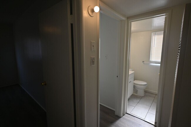 Building Photo - 2 Bed Apartment  - $1,050 - 378 N 13th Str...
