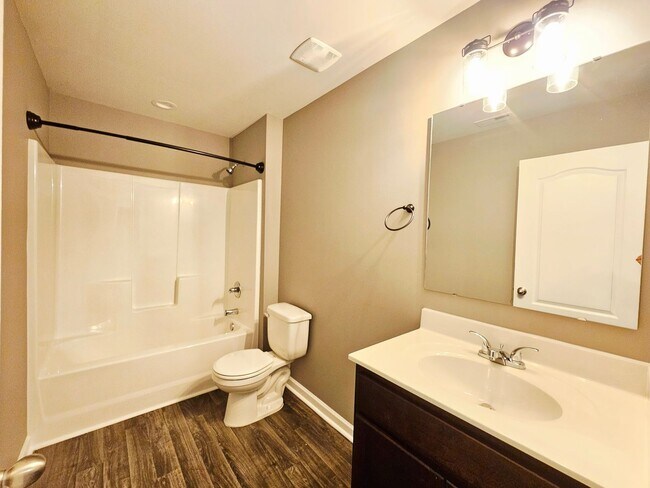 Building Photo - 1420 Demila Dr