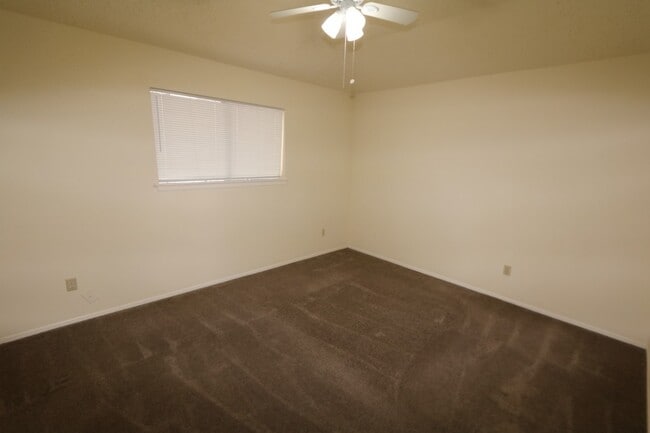 Building Photo - 21134 Park Mt Dr