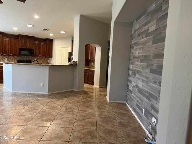 Building Photo - 35282 N Shorthorn Trail
