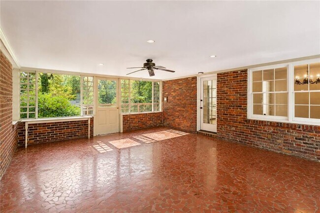 Building Photo - 787 Loridans Dr NE
