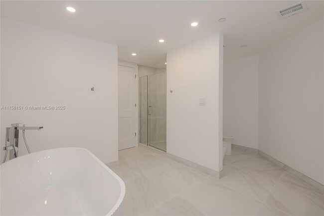 Building Photo - 19500 Turnberry Way