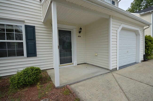 Building Photo - 404 Hanson Rd