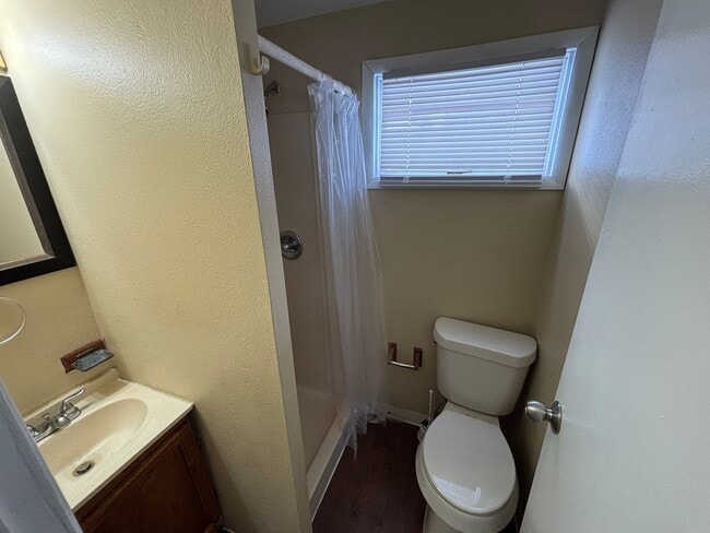 Building Photo - 3 Bedroom House