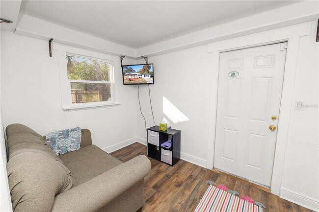 Building Photo - 1250 Mitchell St