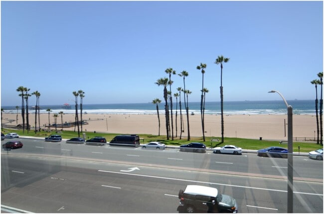 Building Photo - Oceanfront Penthouse in Huntington Beach!!