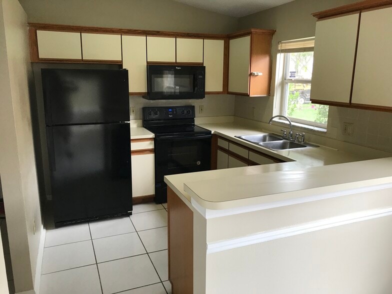 Building Photo - 643 Wechsler Cir