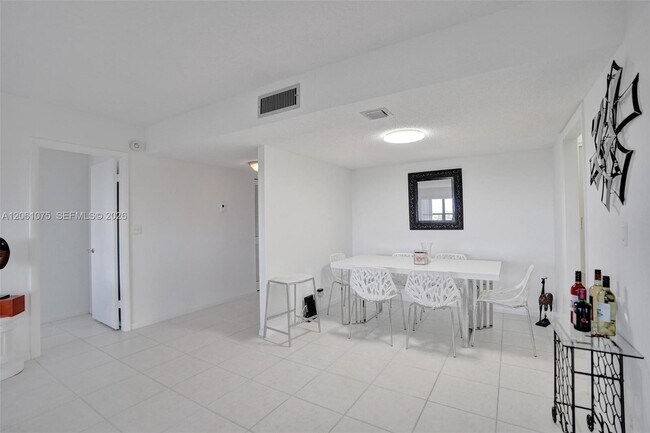 Building Photo - 10777 W Sample Rd