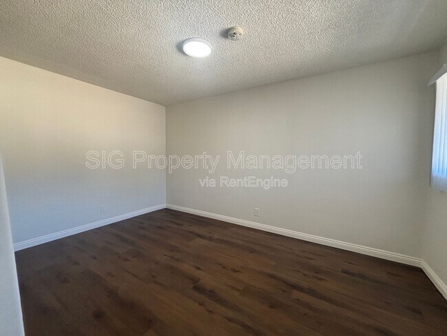 Building Photo - 10424 Parr Ave