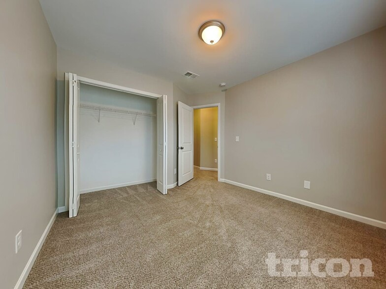 Building Photo - 336 Quiet Grove Dr