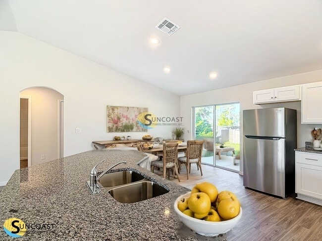 Building Photo - 5994 E Willow St