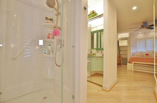 Building Photo - 2407 Arlington Blvd