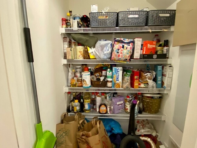 Building Photo - 3925 Lexington Dr