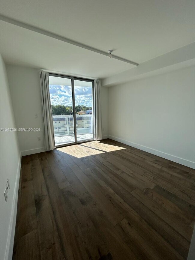 Building Photo - 13800 Highland Dr