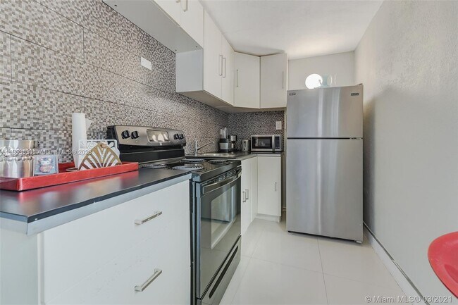 Building Photo - 385 NE 82nd Terrace