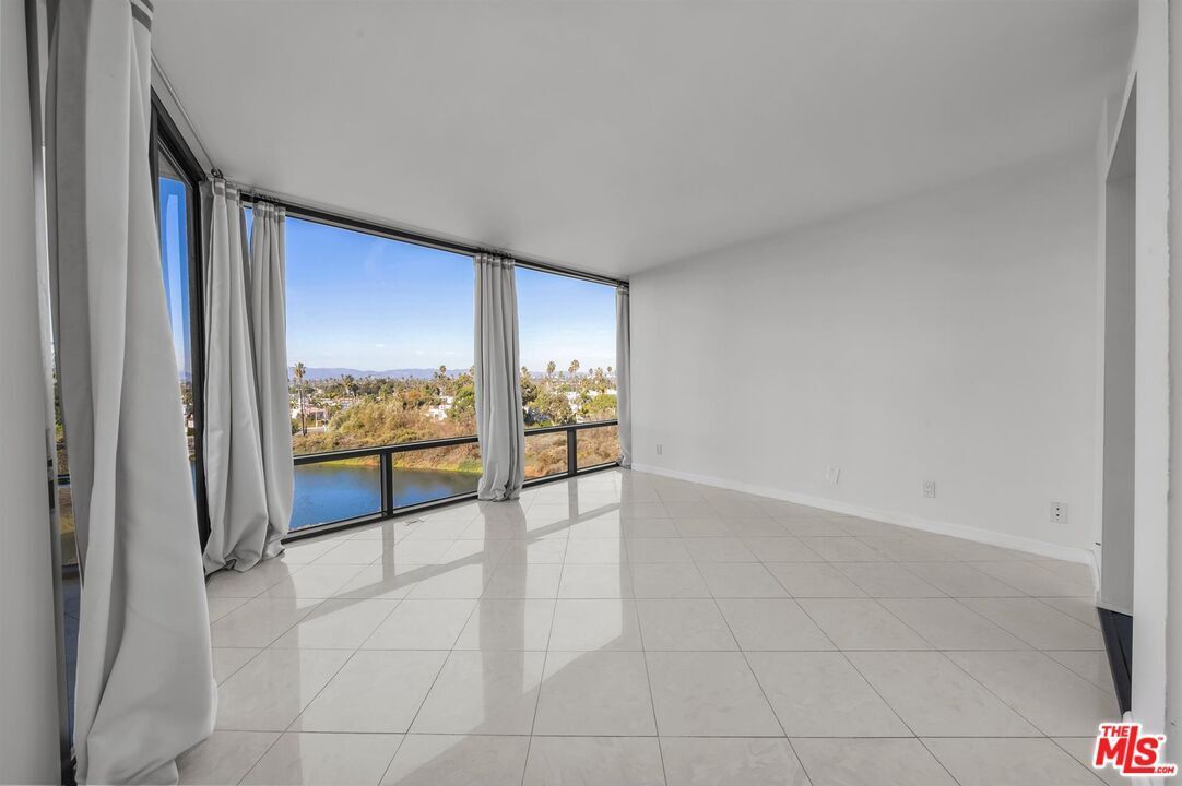 Building Photo - 4316 Marina City Dr