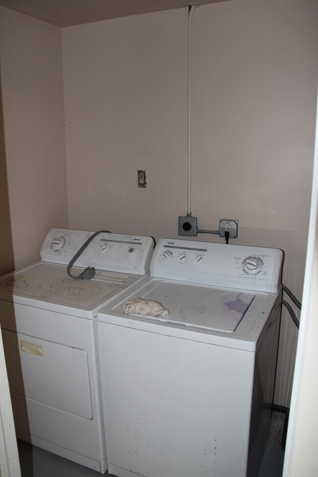 Building Photo - 4493 SW 49th Ct