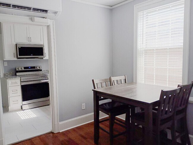 Building Photo - 423 Chestnut St