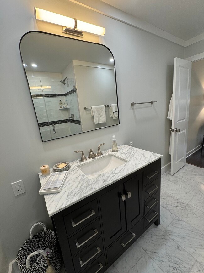 Building Photo - 1 Island Dr