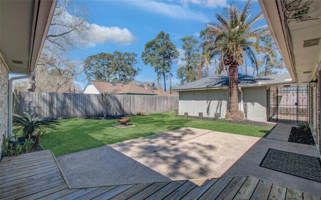 Building Photo - 3706 Brookbank Dr