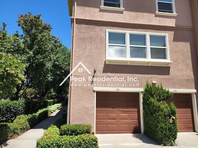 Building Photo - Beautiful Newer 1bd/1ba North Natomas Cond...