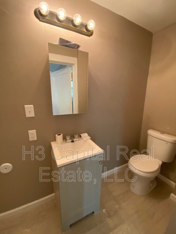 Building Photo - 2120 Lee Ave