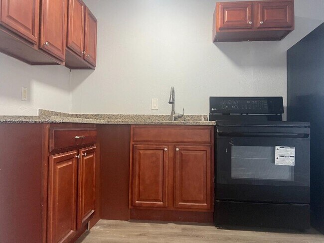 Building Photo - 754 Date Palm Dr