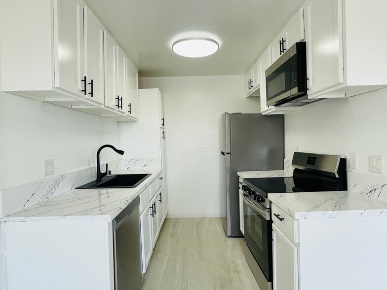 General kitchen views - Western Serrano Ave Apartments