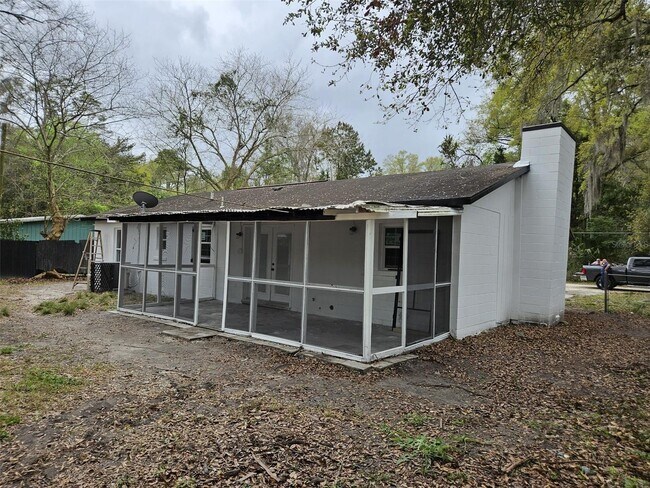 Building Photo - 4051 NW 19th Ave